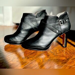 NWOT Adrienne Vittadini Pescara Platform Black Leather Ankle Boots SIZE 7.5